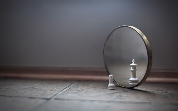 ws_Chess_Piece_in_the_Mirror_1680x1050